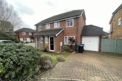 Front shot with garage and garden .jpeg