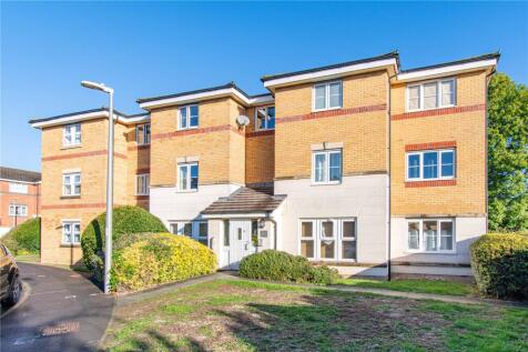 2-bed flat on Martingale Chase, Newbury, RG14, £1,200/mo