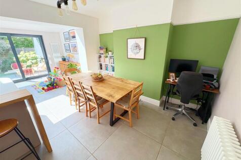 Dining room through to garden.jpg