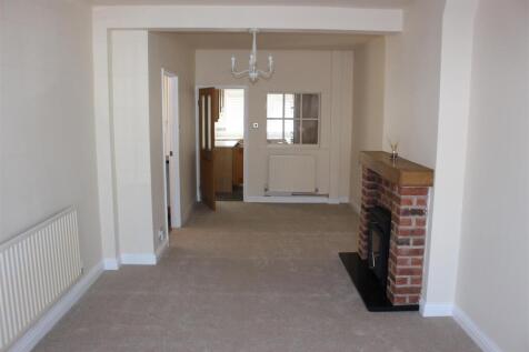 Through-Lounge Dining Room