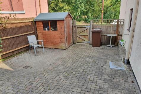 Communal Patio Ar...