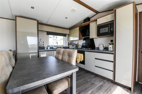 Kitchen/Dining Area