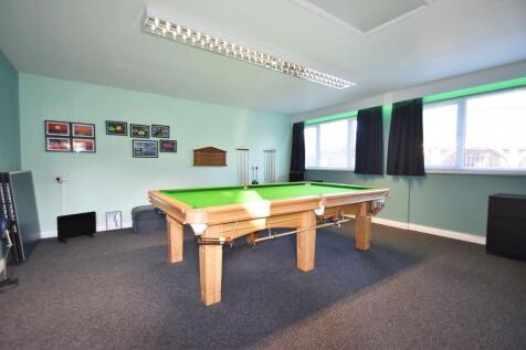 8 Games Room