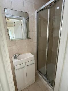 447c - en suite 1.jpeg