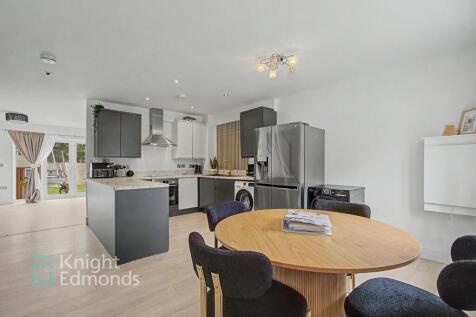 Kitchen &amp; Dining Room