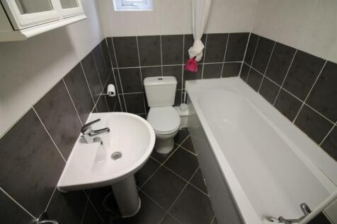 7AT- Bathroom.JPG