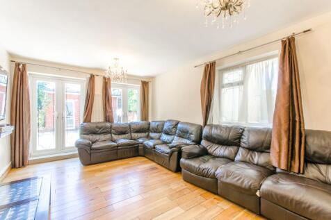 London, E7 - property photo