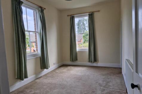 bed 2 front left.jpg