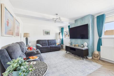 CAM03729G0-PR0042-STILL008