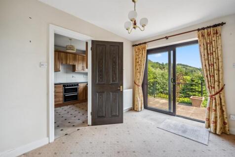 Dining area to Kitchen and terrace.jpg