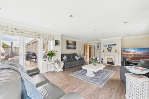 Living Room- Mark Stephens EweMove Newmarket and S