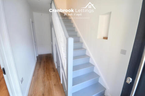 3 bed terraced house to rent Greenwood Gardens, I