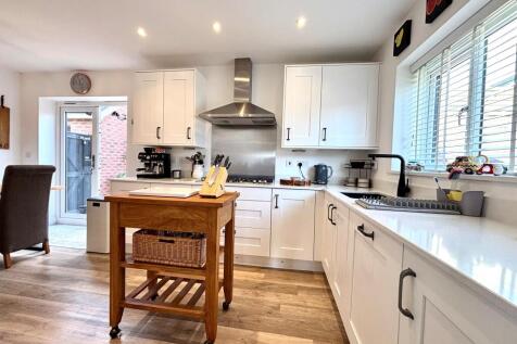 Regan Avenue, Stratford-upon-Avon, CV37 8YX photo 5