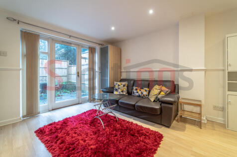 3-Bedroom Semi-Detached Home in Hendon