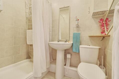 Studio Shower.jpg