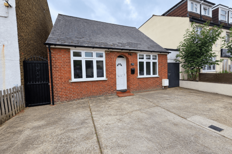 2 Bed Bungalow, Romford RM7