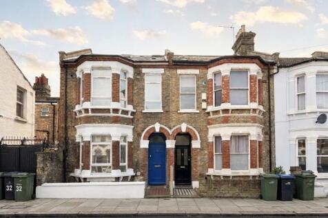 Spacious Four Double Bedroom Duplex Flat in Claph