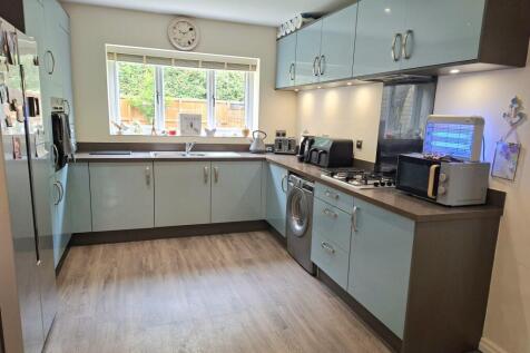 KITCHEN/BREAKFAST ROOM