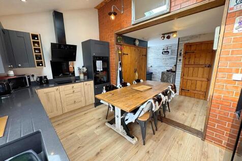 Dining Kitchen to...