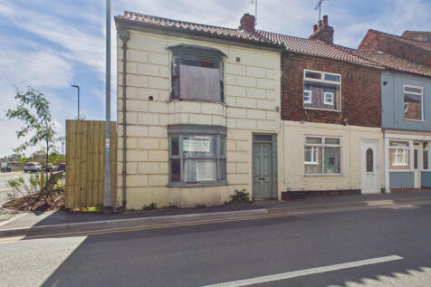 End-Terrace House in need of renovation for sale 