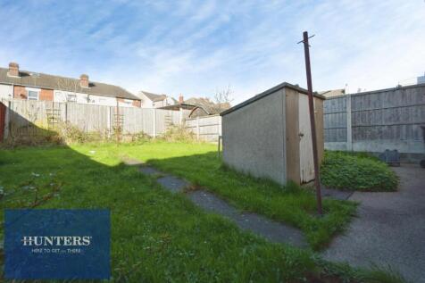 REAR GARDEN 02.jpg