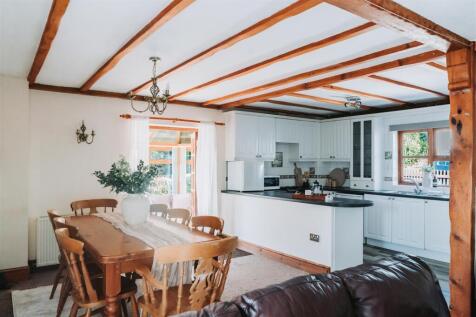 Lounge/Dining/Kitchen area