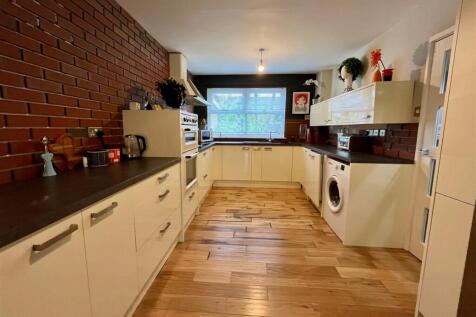 Kitchen Area.jpg