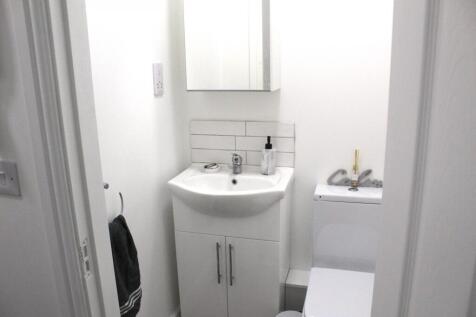 High Street // 1 Bed Apartment // June 2027 photo 2