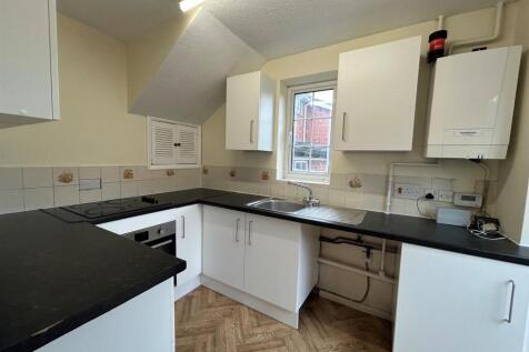 Leicester Close, Kettering, Northants photo 4
