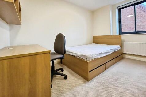 4d27d417-Bedroom