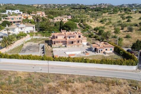 Villa with Pool excellent for Local Accommodation in Lagos