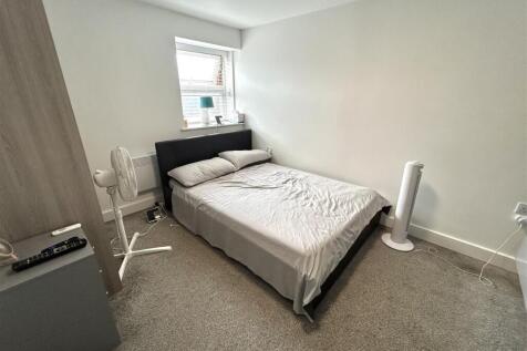 Knightswick Road, Canvey Island photo 5