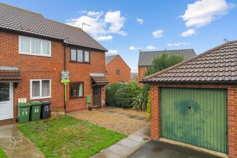 2-bed terraced on St. Pauls Close, Evesham, £1,050/mo