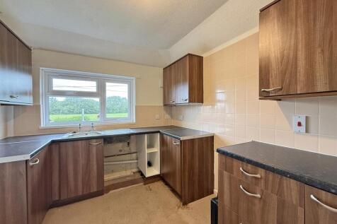 Aylesbury Crescent 97 - Kitchen.jpg
