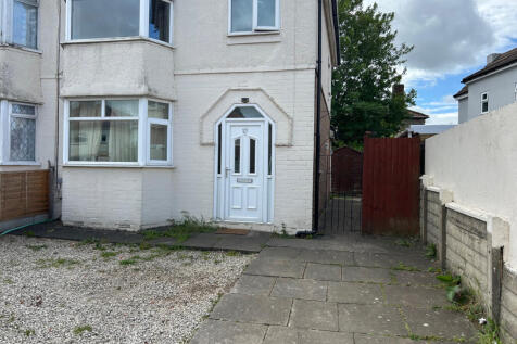 3 bed semi-detached house to rent Westlea Road, L