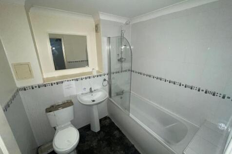 Bathroom 2.2m x 2.2m