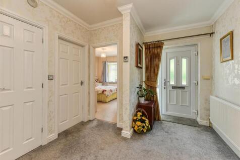 135 Yew Tree Lane-hall.jpg