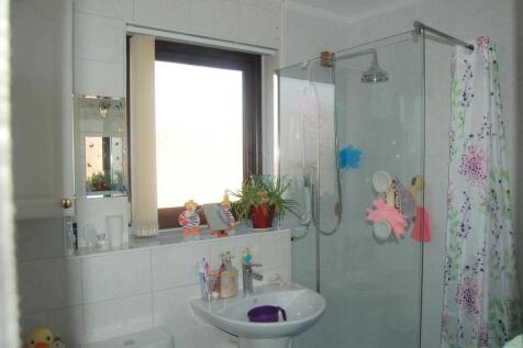 3-PIECE SHOWER ROOM