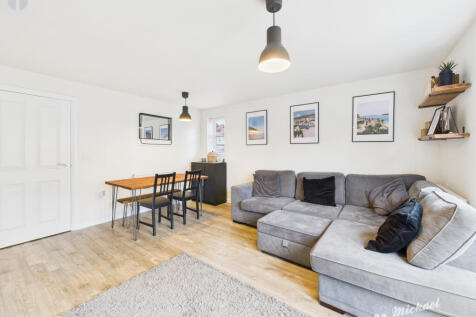 CAM03852G0-PR0479-STILL003