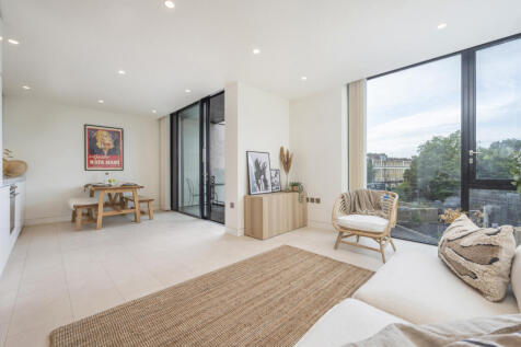 2 bed flat to rent Oval Road, Primrose Hill NW1