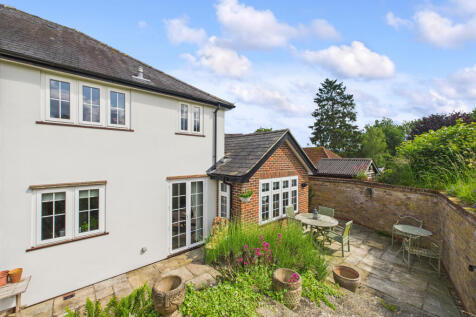 CAM02909G0-PR0427-STILL044