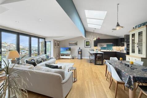 Prinicipal Living Space.JPG