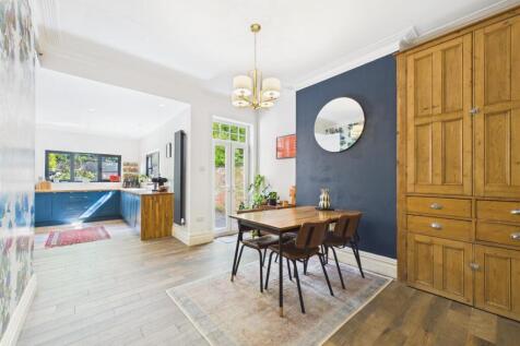 Stunning Open Plan Dining Kitchen