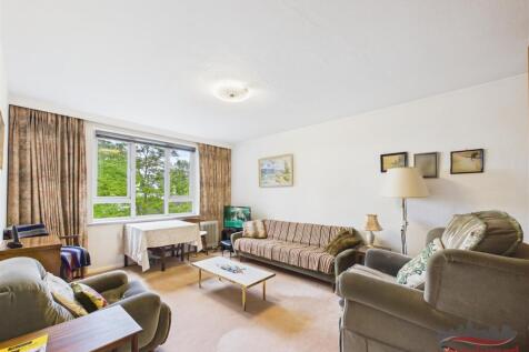 Living Room/Bedroom