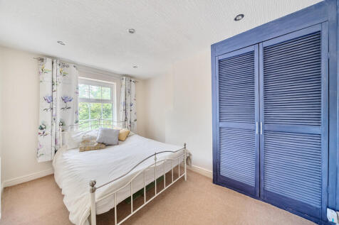 1318480-4-685ed19...