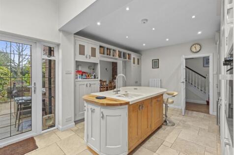 25 Marlow Rd, HP11 1TA-18.jpg