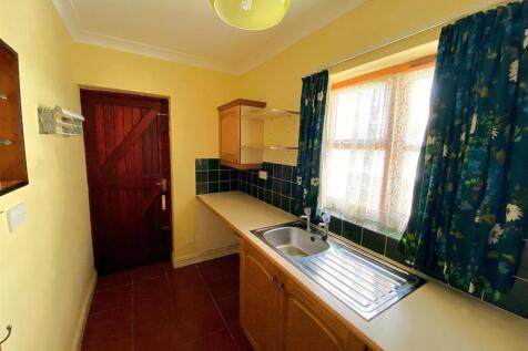 1 Grazebrook Close - Utility.jpg