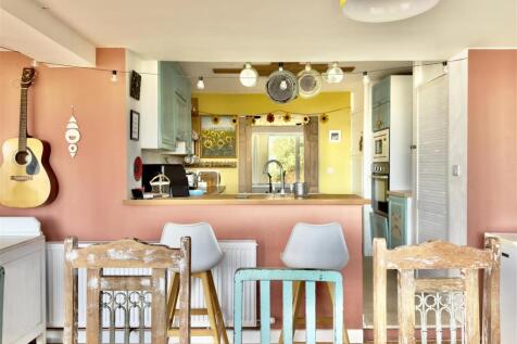 Dining area to kitchen.jpeg