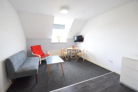 27/28 - Carholme Road - Student Apartment photo 3