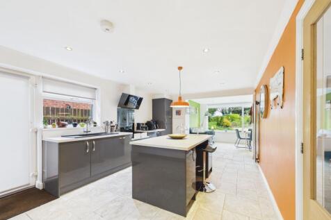 Kitchen/Dining Area